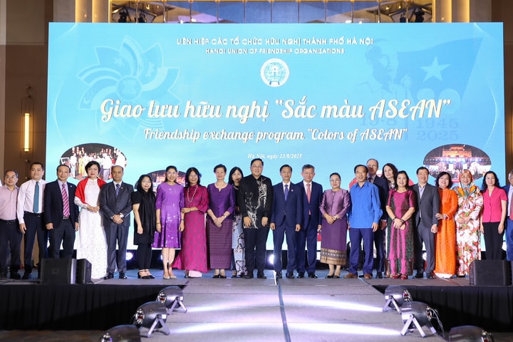 Rực rỡ sắc màu giao lưu hữu nghị ASEAN