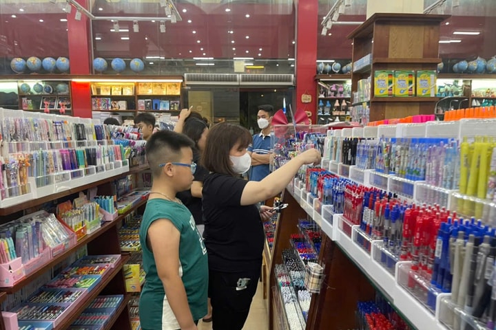 Hà Nội: Thị trường sách, đồ dùng học tập sôi động trước thềm năm học mới