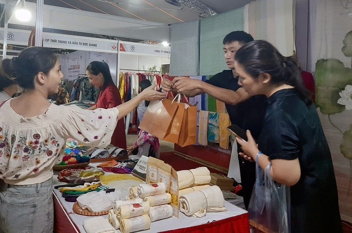 Hà Nội đồng hành cùng doanh nghiệp: Mở rộng đường ra thế giới cho hàng Việt