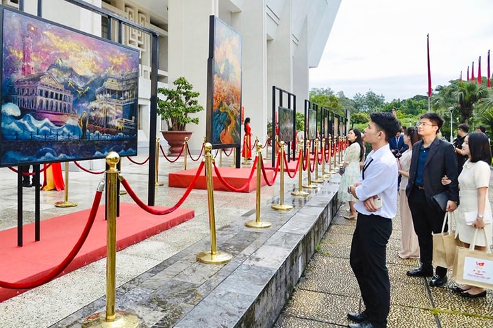Nghệ thuật tạo hình kỷ niệm 80 năm Quốc khánh: Dấu ấn tình yêu Tổ quốc của nghệ sĩ trẻ