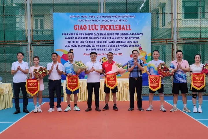 Sôi nổi chương trình giao lưu pickleball tại phường Đông Ngạc