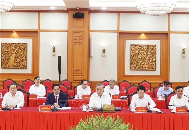 Bộ Chính trị cho ý kiến về dự thảo các văn kiện và phương án nhân sự cấp ủy Đại hội đại biểu Đảng bộ Quân đội