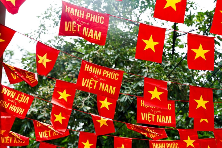Giới trẻ rần rần check-in photobooth SHB mừng Quốc khánh