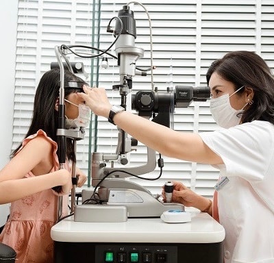 Việt Nam có khoảng 5 triệu trẻ độ tuổi đến trường mắc các tật khúc xạ