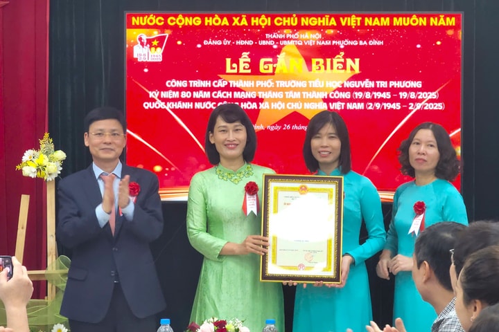 Phường Ba Đình gắn biển công trình Trường Tiểu học Nguyễn Tri Phương