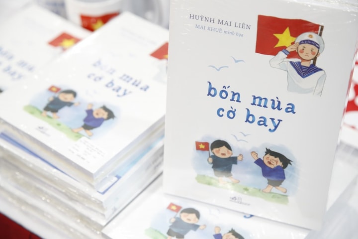"Bốn mùa cờ bay" - nuôi dưỡng lòng yêu nước từ những tâm hồn thơ bé