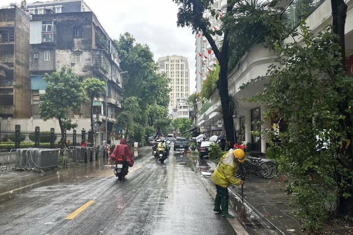 Hà Nội: Nước đã rút tại nhiều điểm ngập úng