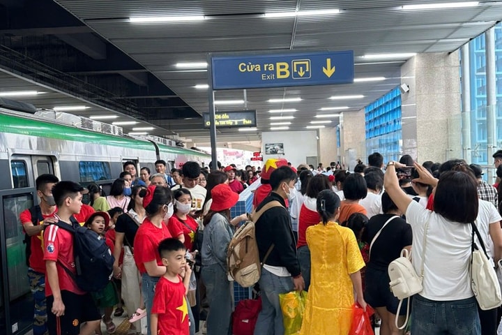 Tăng chuyến, kéo dài thời gian hoạt động nhiều tuyến buýt và metro