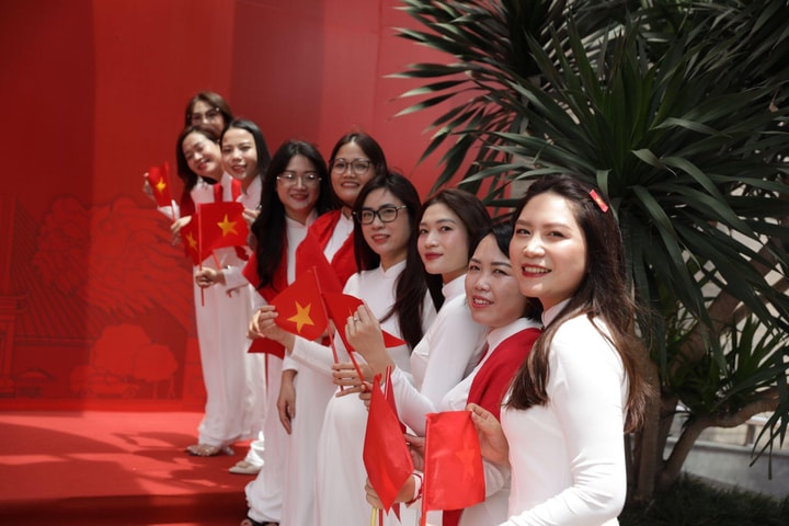 Check-in cùng bức tường Tự hào Việt Nam trên đường Nguyễn Chí Thanh