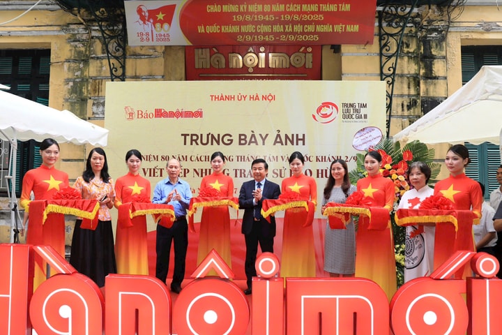 Trưng bày ảnh “Viết tiếp những trang sử hào hùng”: Hà Nội – bản hùng ca lịch sử và khát vọng phồn vinh