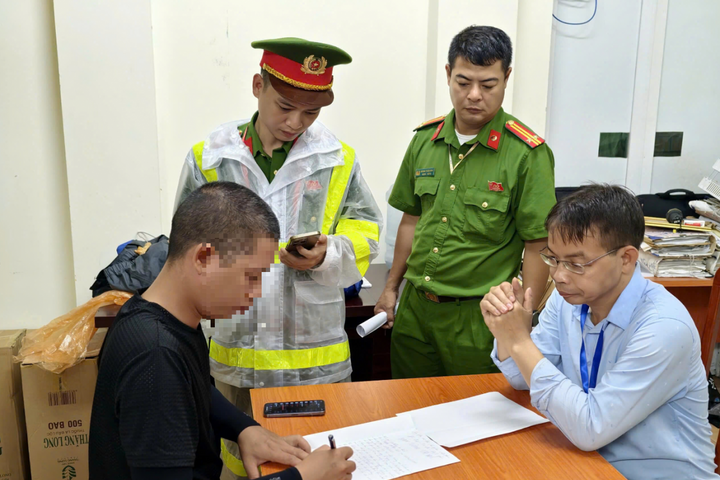 Dẹp bãi xe "chặt chém" ngang nhiên hoạt động gần khu vực sơ duyệt A80