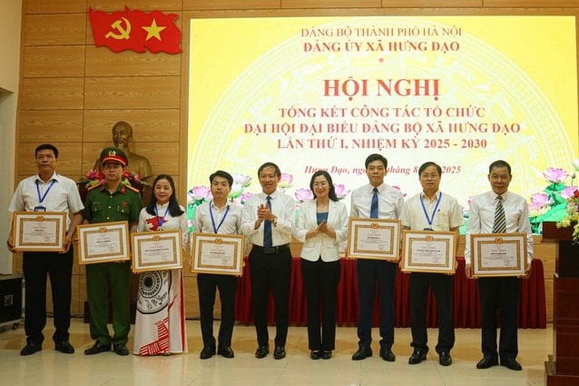 Xã Hưng Đạo khen thưởng 33 tập thể, cá nhân có thành tích trong tổ chức Đại hội Đảng