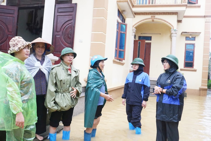 Khẩn trương khắc phục hậu quả bão số 5, ổn định đời sống người dân