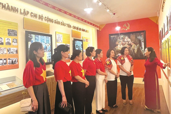 Phụ nữ Thủ đô hướng về Tết Độc lập