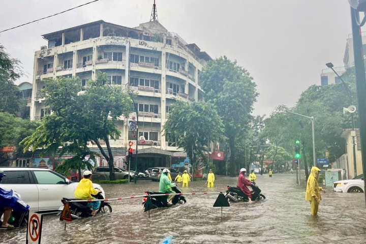 Tại sao trên địa bàn Hà Nội vẫn còn điểm bị ngập?