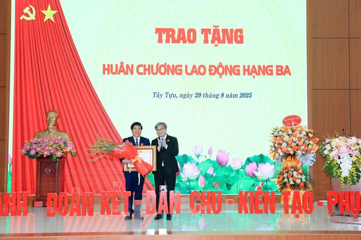 Phường Tây Tựu khen thưởng nhiều tập thể, cá nhân có thành tích xuất sắc