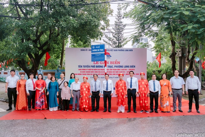 Phường Long Biên gắn biển tên 4 công trình chào mừng Quốc khánh 2-9