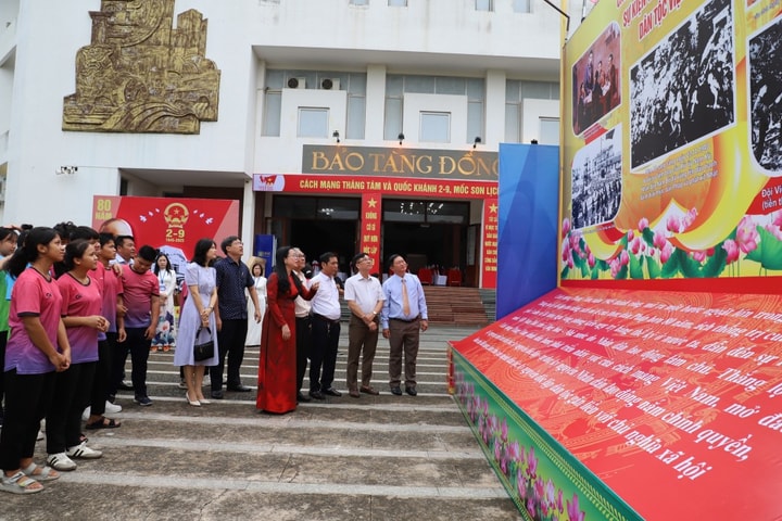 Đồng Nai: Khai mạc triển lãm về mốc son lịch sử của dân tộc