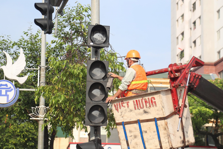 “Khoác áo mới” từng ngõ, phố, mừng ngày hội lớn của đất nước