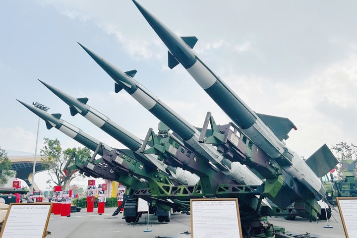 Mãn nhãn giàn khí tài "Make in Vietnam" tại triển lãm