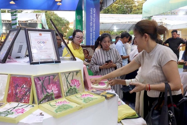 Vươn mình thành trung tâm kết nối vùng