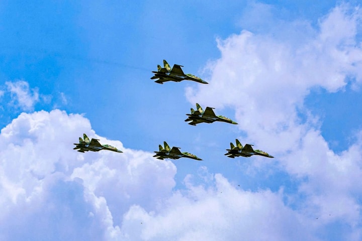 Tổng duyệt diễu binh 30/8: Những tuyến đường đẹp nhất ngắm tiêm kích Su-30MK2