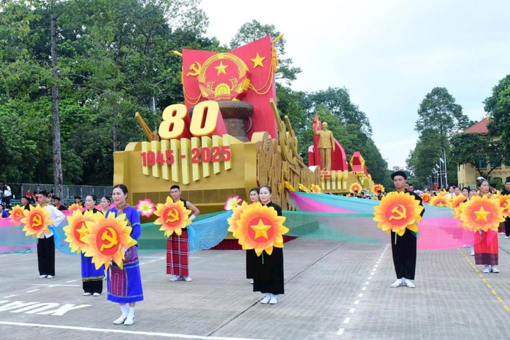 Ấn tượng Khối Nghi trượng trong đội hình diễu binh, diễu hành nhiệm vụ A80