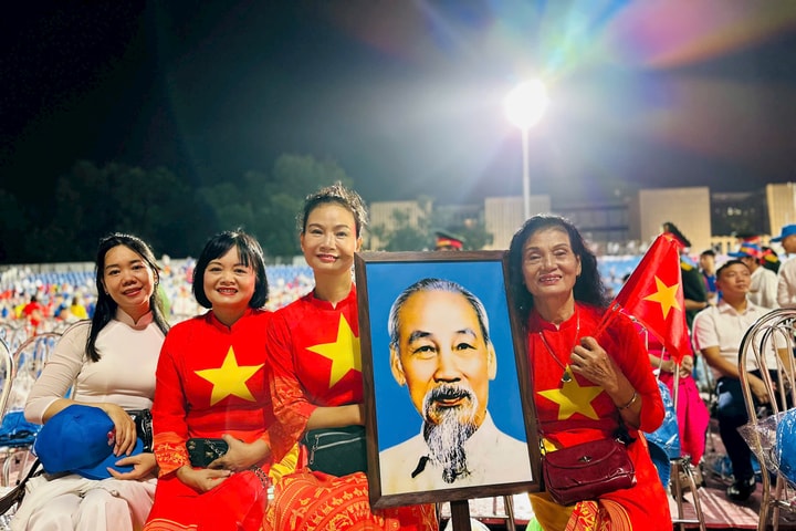 Hà Nội tạnh ráo, hửng nắng khi bắt đầu buổi tổng duyệt diễu binh, diễu hành A80