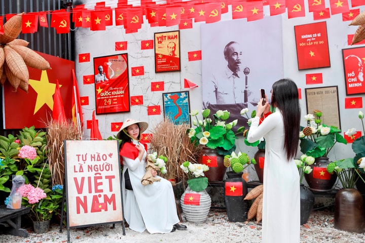 TP Hồ Chí Minh: Rực rỡ cờ hoa, không khí lễ hội lan tỏa mừng Quốc khánh 2-9
