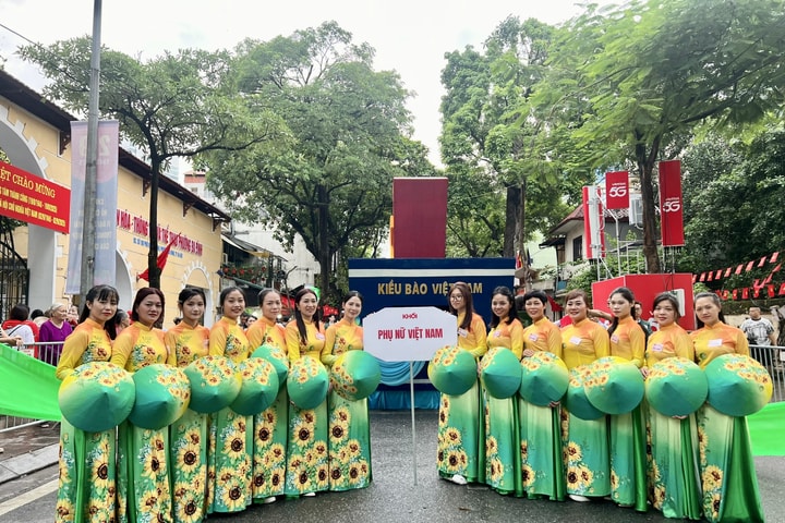 Khối Phụ nữ Việt Nam rạng rỡ trước giờ tổng duyệt diễu binh A80