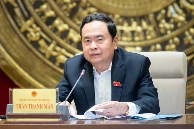 Chủ tịch Quốc hội ký ban hành Nghị quyết bổ sung chi ngân sách tặng quà Nhân dân