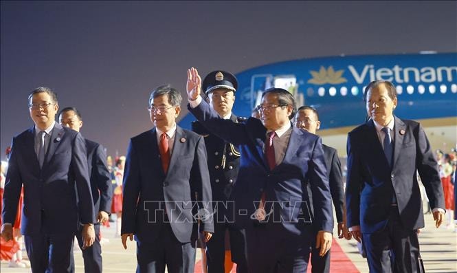 Thủ tướng tới Thiên Tân, bắt đầu chuyến công tác dự Hội nghị thượng đỉnh Tổ chức Hợp tác Thượng Hải