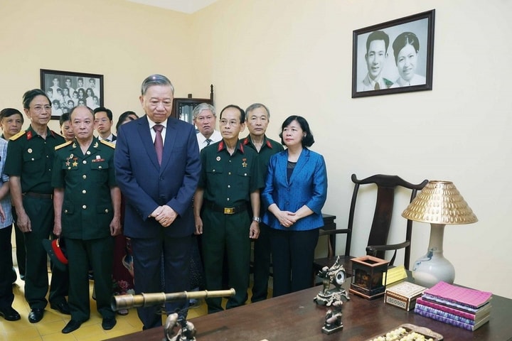 Tổng Bí thư dâng hương tại Di tích 48 Hàng Ngang
