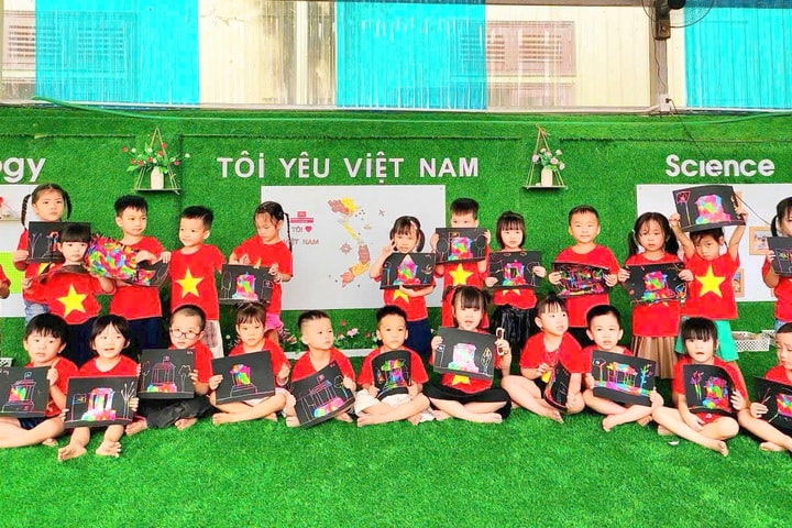 Nông dân Sơn Đồng thực hiện nhiều công trình, phần việc chào mừng Quốc khánh 2-9