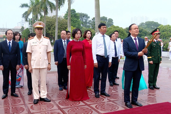 Đoàn đại biểu thành phố Hà Nội dâng hương tưởng niệm các bậc tiền bối cách mạng, Anh hùng liệt sĩ tại Nghĩa trang Mai Dịch