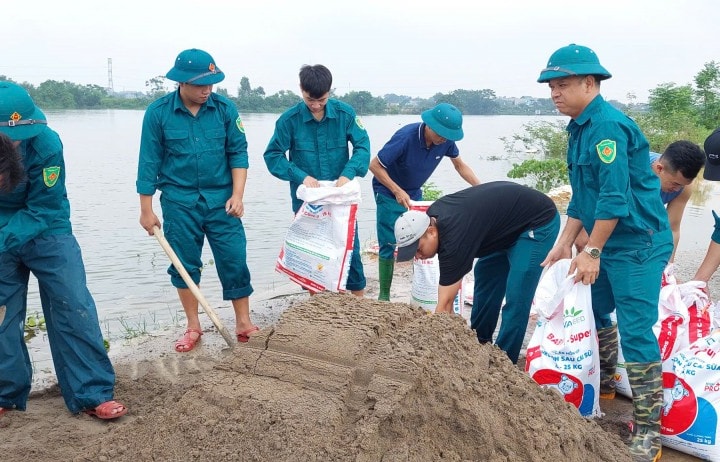 Xã Phú Nghĩa: Huy động lực lượng ứng cứu, bảo vệ an toàn đê