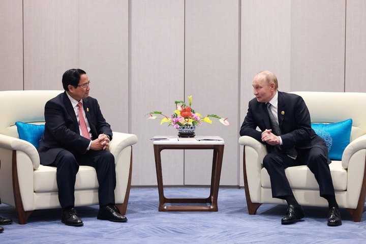 Thủ tướng Phạm Minh Chính gặp Tổng thống Nga Vladimir Putin