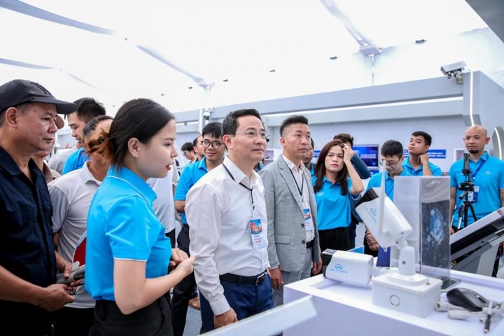 Kết nối trí tuệ - Tạo dựng tương lai: Dấu ấn CMC tại Triển lãm thành tựu đất nước