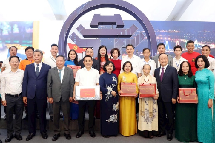 Lãnh đạo thành phố tham quan hai không gian trưng bày Hà Nội tại Trung tâm Triển lãm quốc gia Việt Nam