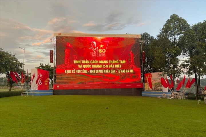 Hai phường Hoàng Liệt, Yên Sở lắp màn hình LED phục vụ nhân dân xem Đại lễ 2-9