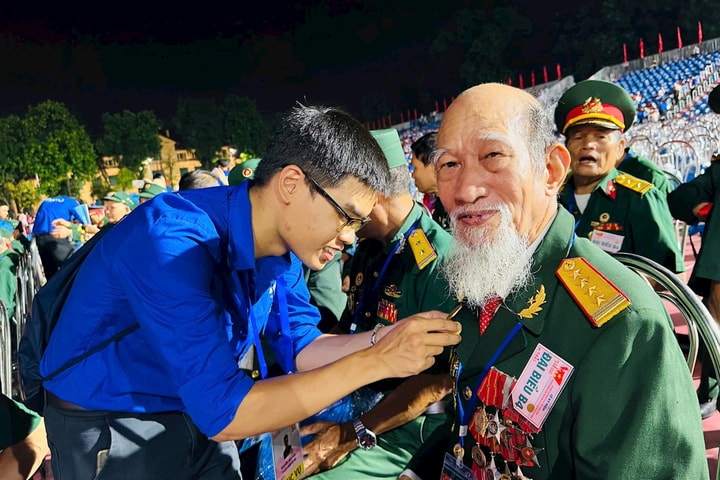 Hai người lính già với câu chuyện xúc động ở Quảng trường Ba Đình