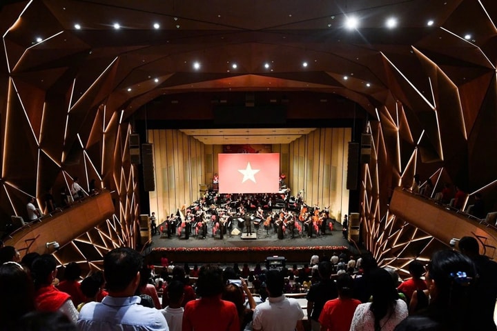 Hòa nhạc Quốc gia \"Điều còn mãi\" 2025 Bản trường ca sống động tôn vinh, tiếp lửa và mở ra khát vọng