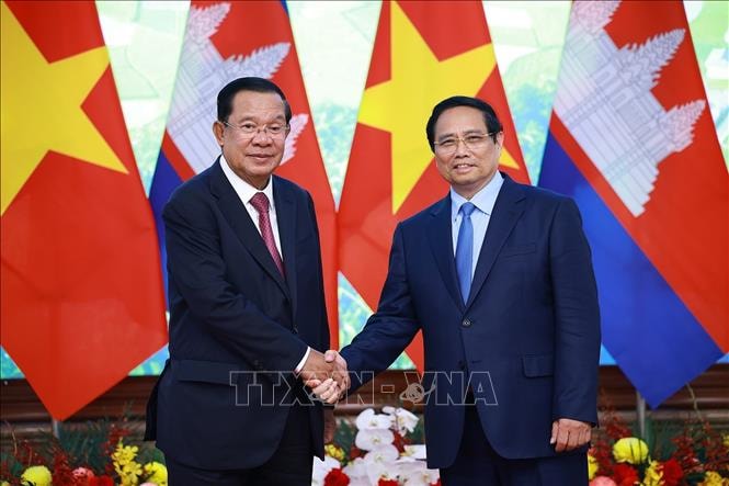 Thủ tướng Phạm Minh Chính hội kiến Chủ tịch Đảng Nhân dân Campuchia, Chủ tịch Thượng viện Campuchia Hun Sen
