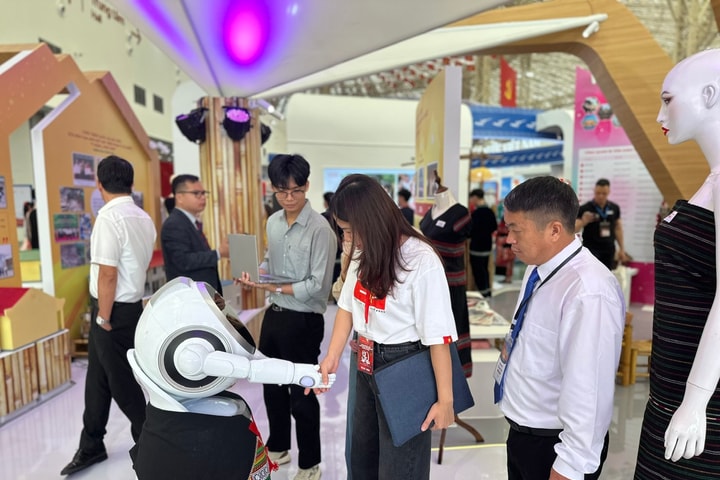 Gần 4 triệu lượt khách tham quan Triển lãm Thành tựu đất nước tại Đông Anh