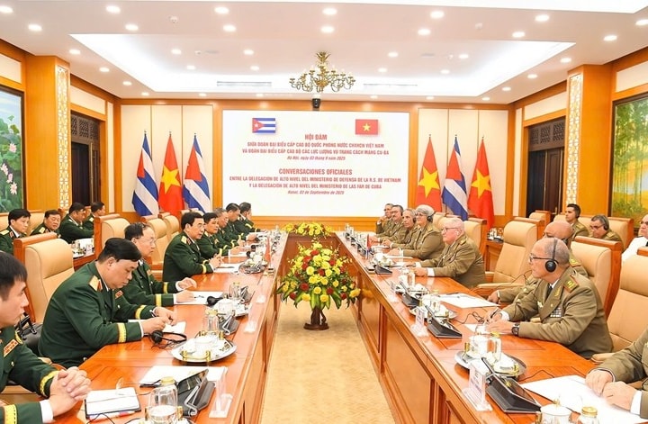 Đại tướng Phan Văn Giang hội đàm với Bộ trưởng Bộ Các lực lượng vũ trang cách mạng Cuba