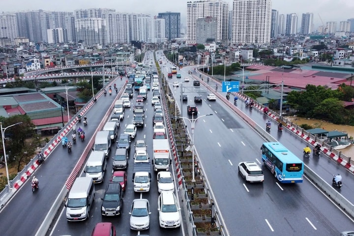 Cấm phương tiện có tải trọng trên 18 tấn từ cầu Vĩnh Tuy rẽ phải đi Nguyễn Khoái