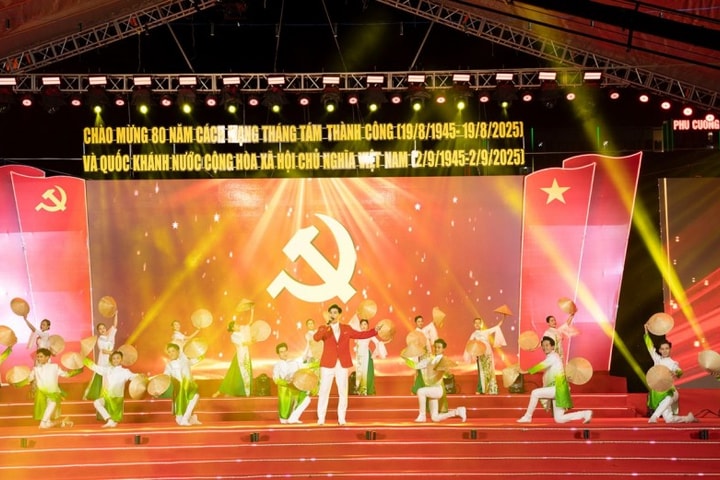 An Giang: Rực rỡ chương trình nghệ thuật, pháo hoa mừng Quốc khánh 2/9