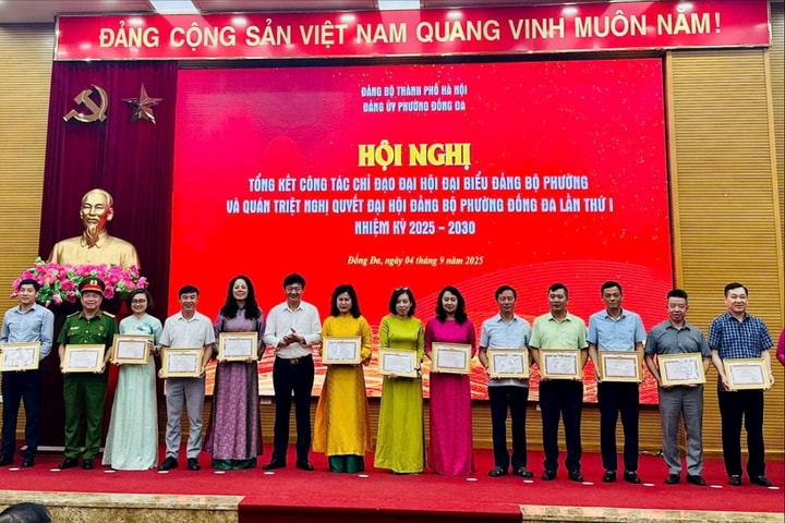 Phường Đống Đa khen thưởng 56 tập thể, cá nhân có thành tích trong tổ chức Đại hội Đảng