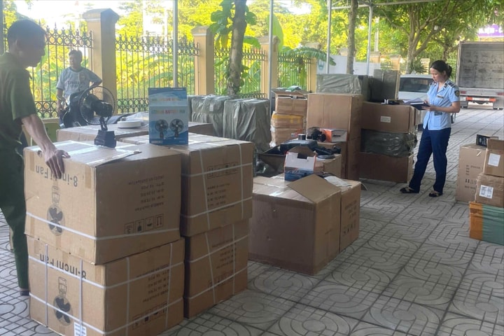 Hà Nội: Phạt chủ hàng, buộc tiêu hủy hơn 1.800 chiếc quạt điện không đảm bảo an toàn