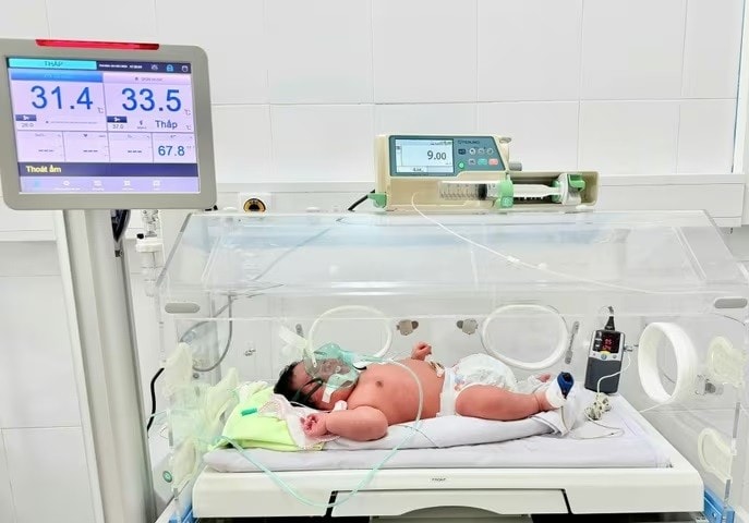 Ca sinh đặc biệt, bé trai nặng 6,2kg tại Quảng Ninh